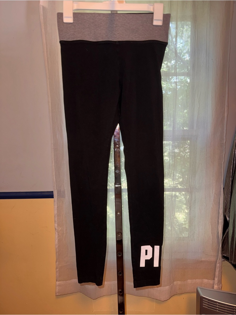 Victorias Secret PINK Small black Logo Yoga Leggings
